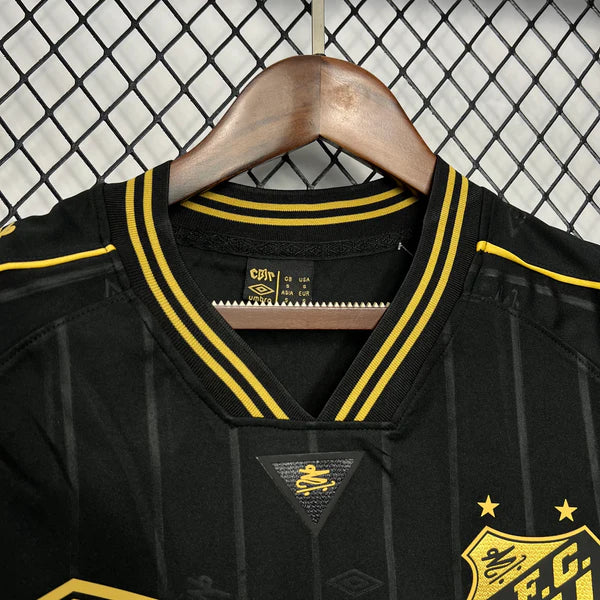 Camisa Santos Charlie Brown Jr 2024/25 -UMBRO Preto e dourado - Torcedor Masculina