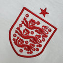 Camisa Retrô Seleção Inglaterra 2012/12 Home - Branca e detalhes vermelho