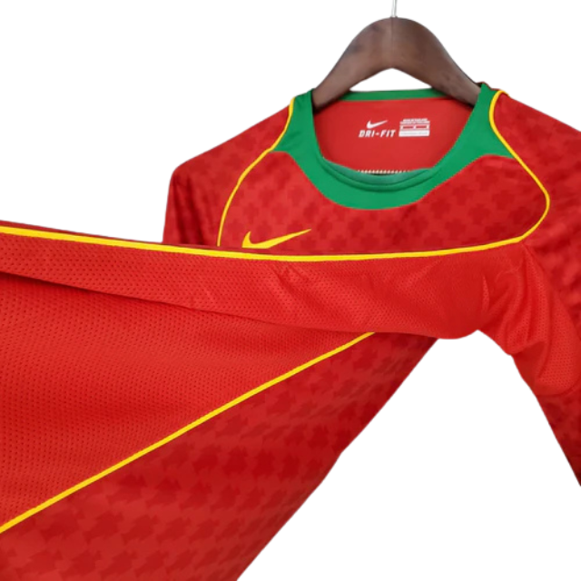 Camisa Retrô Seleção Portugal 2004 Home - Torcedor Masculina - Vermelha e verde