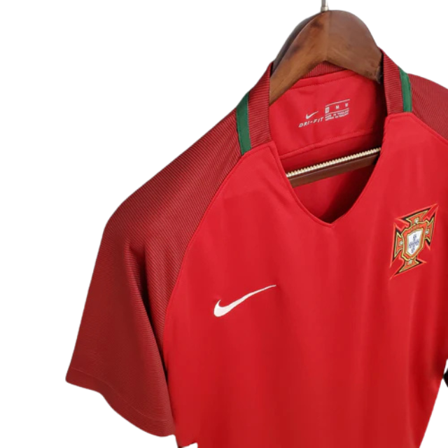 Camisa Retrô Seleção Portugal 2016/17 Home - Torcedor Masculina - Vermelha