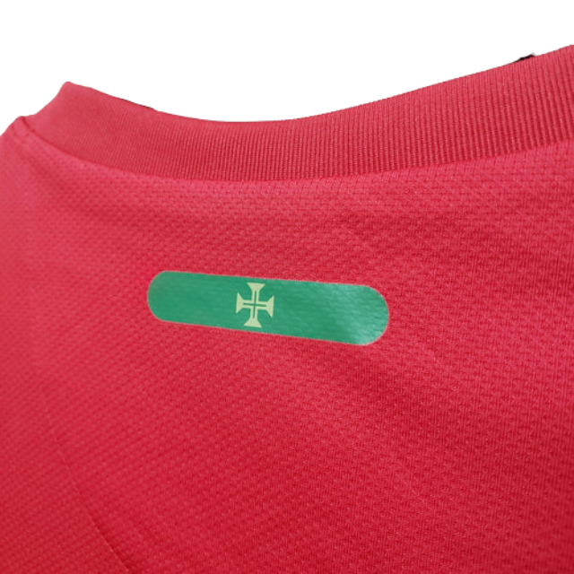 Camisa Retrô Seleção Portugal 2009/10 Home - Torcedor Masculina - Vermelha e verde