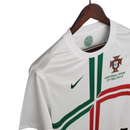 Camisa Retrô Seleção Portugal 2012/12 Away - Torcedor Masculina - Branca com detalhes vermelho e verde