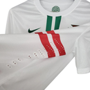 Camisa Retrô Seleção Portugal 2012/12 Away - Torcedor Masculina - Branca com detalhes vermelho e verde