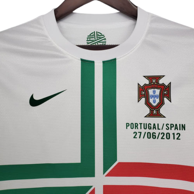 Camisa Retrô Seleção Portugal 2012/12 Away - Torcedor Masculina - Branca com detalhes vermelho e verde