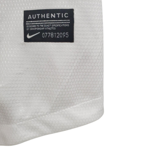 Camisa Retrô Seleção Portugal 2012/12 Away - Torcedor Masculina - Branca com detalhes vermelho e verde