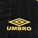 Camisa Santos Charlie Brown Jr 2024/25 -UMBRO Preto e dourado - Torcedor Masculina