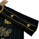 Camisa Santos Charlie Brown Jr 2024/25 -UMBRO Preto e dourado - Torcedor Masculina