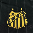 Camisa Santos Charlie Brown Jr 2024/25 -UMBRO Preto e dourado - Torcedor Masculina