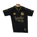 Camisa Santos Charlie Brown Jr 2024/25 -UMBRO Preto e dourado - Torcedor Masculina