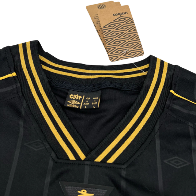 Camisa Santos Charlie Brown Jr 2024/25 -UMBRO Preto e dourado - Torcedor Masculina