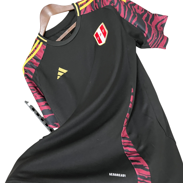 Camisa Seleção Peru II 24/25 - Torcedor Masculina - Preta com detalhes em vermelho e dourado