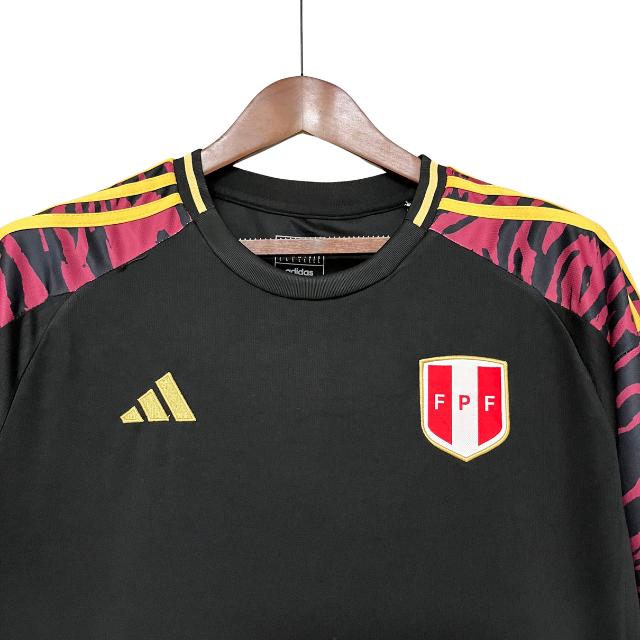 Camisa Seleção Peru II 24/25 - Torcedor Masculina - Preta com detalhes em vermelho e dourado