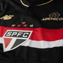 Close do escudo do São Paulo aplicado na Camisa Third 25/26