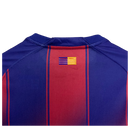Parte de trás da camisa, detalhado com a bandeira da catalunha