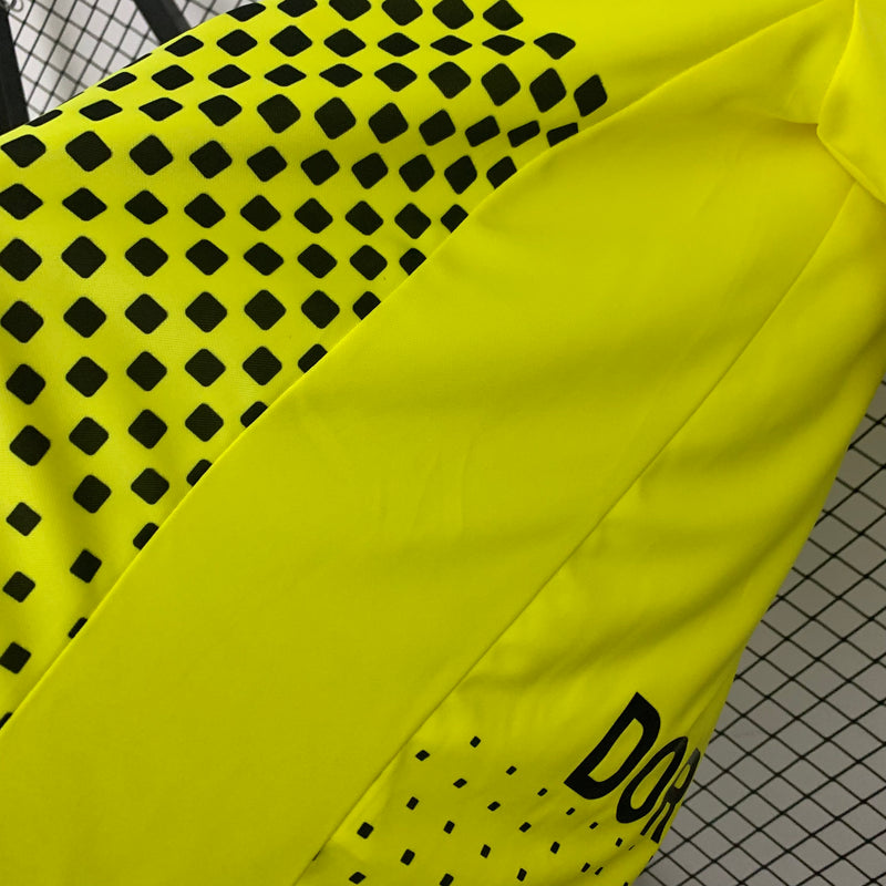 Camisa Retrô Borussia Dortmund I 11/12 - Masculina Kappa - Amarela com detalhes em preto