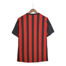Parte de trás da camisa AC Milan retrô 13/14 com espaço ideal para personalização. Design elegante que marcou a última temporada de Kaká pelo clube.

