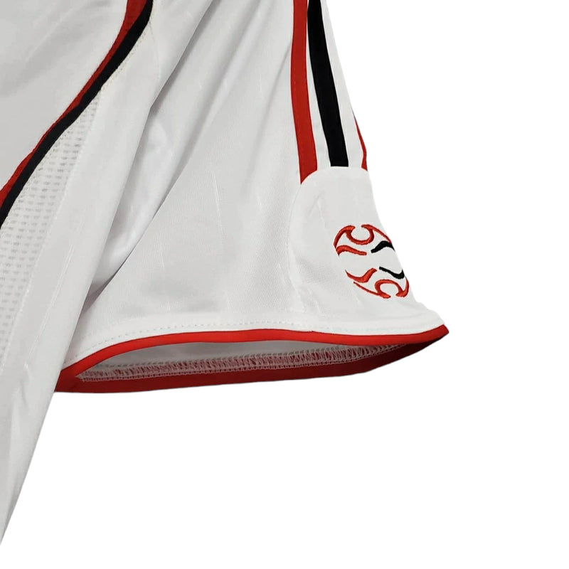  Camisa retrô do Milan versão torcedor da temporada de título da Champions 2007, perfeita para colecionadores e fãs nostálgicos.