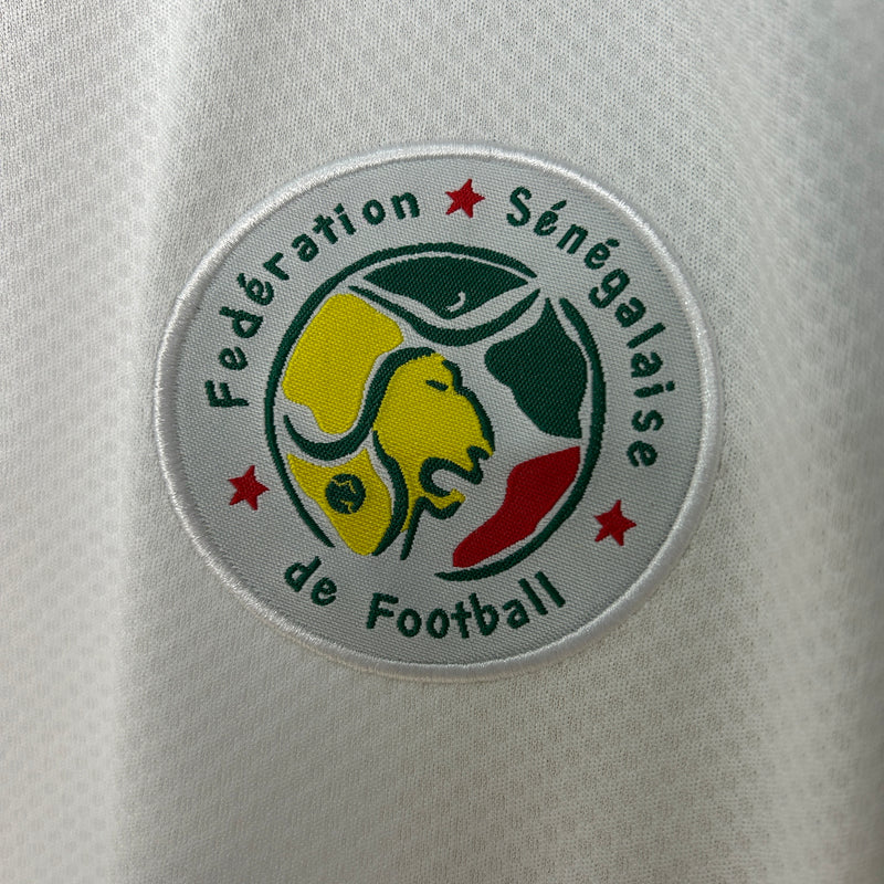 Camisa Retrô Seleção Senegal 2002 Home - Branca com detalhes amarelo e vermelho