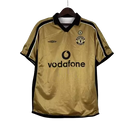 Camisa Manchester United RETRÔ DUPLA FACE 2001/02 Branca e dourada