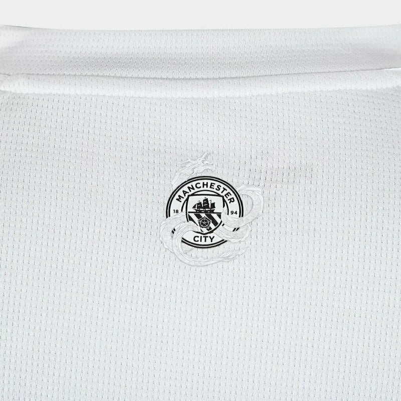 Camisa Manchester City Edição especial Ano do Dragão 24/25 - Torcedor Masculina - Azul - Branca com detalhes em cinza e preto