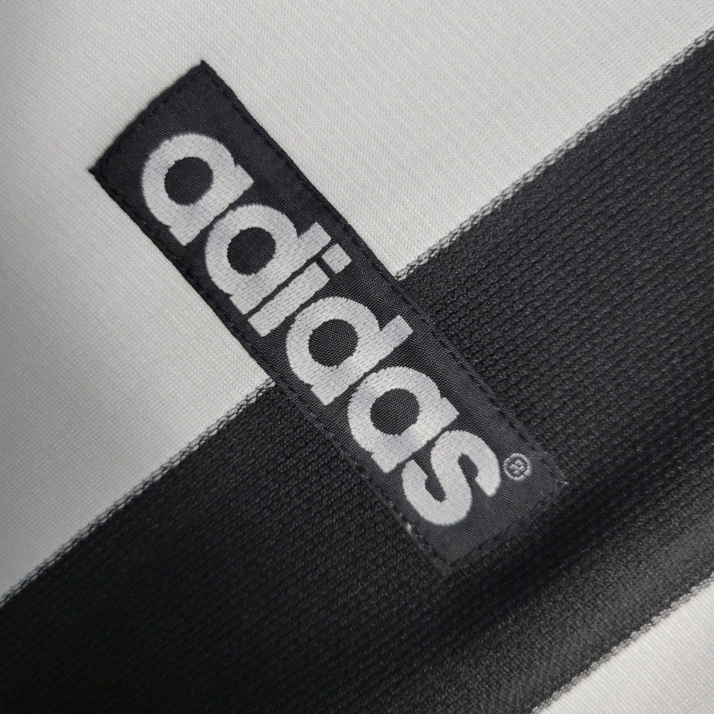 Camisa Newcastle Retrô 97/99 - Masculina - Branca com listras pretas