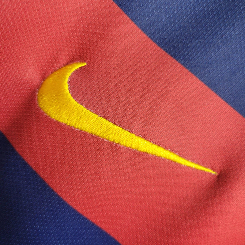 Camisa Retrô Barcelona I 15/16 - Masculina - Azul com detalhes em vermelho e amarelo