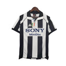 Camisa Retrô Juventus I 1997/1998 - Masculina - Preta e branca