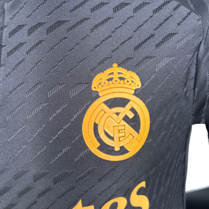Camisa Real Madrid III 23/24 - Jogador Masculina - Preta com detalhes em amarelo