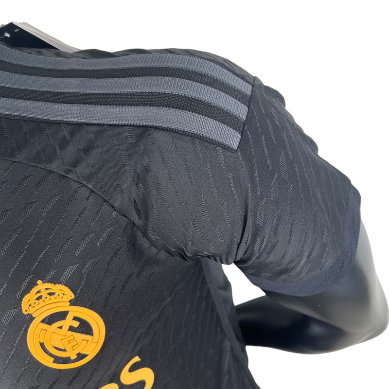 Camisa Real Madrid III 23/24 - Jogador Masculina - Preta com detalhes em amarelo
