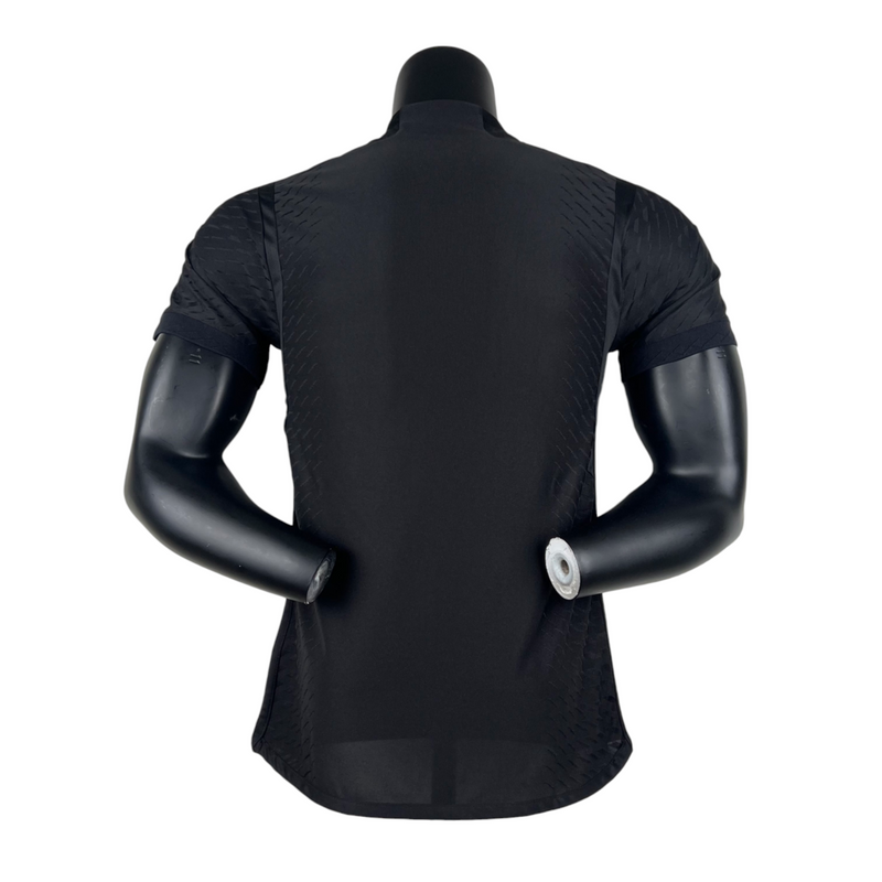 Camisa Real Madrid III 23/24 - Jogador Masculina - Preta com detalhes em amarelo