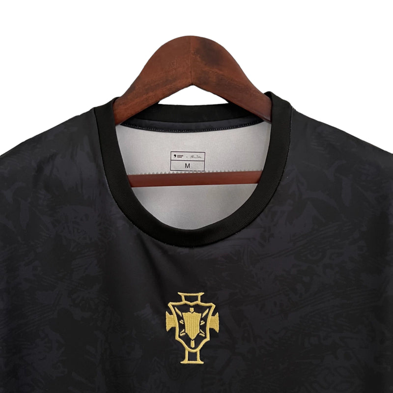 Camisa Seleção de Portugal Edição Goat - Torcedor Masculina - Preta com detalhes em vermelho e dourado
