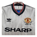 Camisa Retrô Manchester United II 1983 - Masculina - Branca com detalhes em vermelho e preto