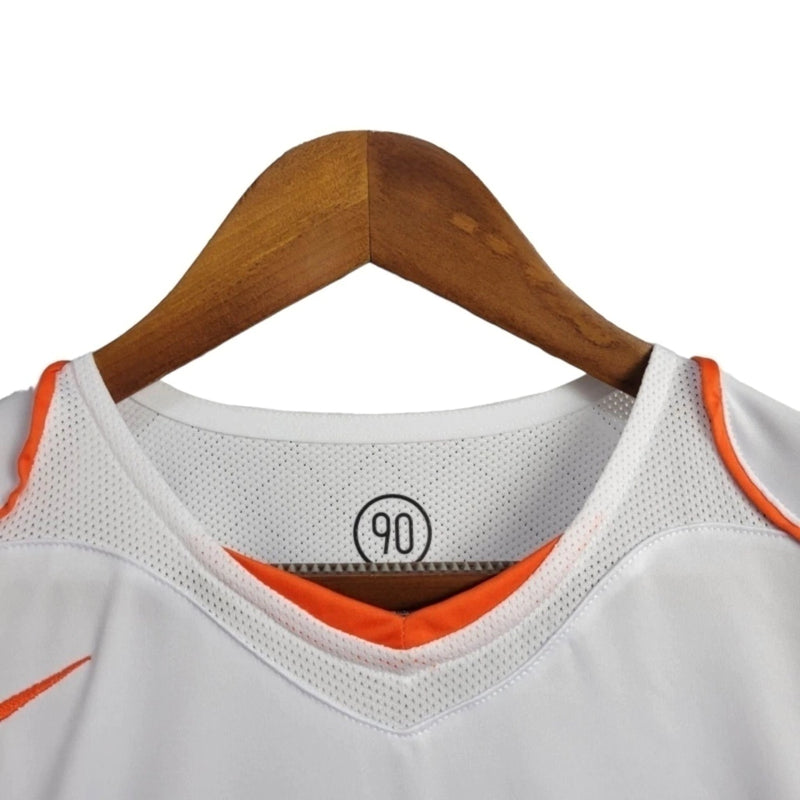 Camisa Retrô Seleção da Holanda II 2004 - Masculina - Branca com detalhes em laranja