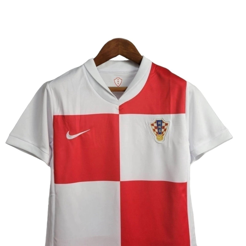 Kit Infantil Seleção da Croácia I 24/25 - Branco com detalhes em vermelho
