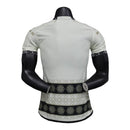 Camisa Real Madrid Edição especial 24/25 - Jogador Masculina - Bege com detalhes em preto