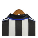 Camisa Newcastle Retrô 2000/01 - Masculina - Branca com listras pretas e detalhes em azul