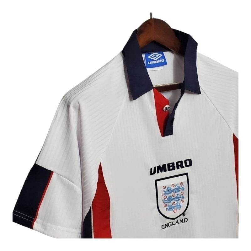 Camisa Retrô Seleção da Inglaterra I 1998 - Masculina - Branca com detalhes em azul e vermelho