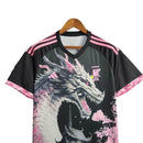 Camisa Japão Edição especial 24/25 - Torcedor Masculina - Preta com detalhes em rosa