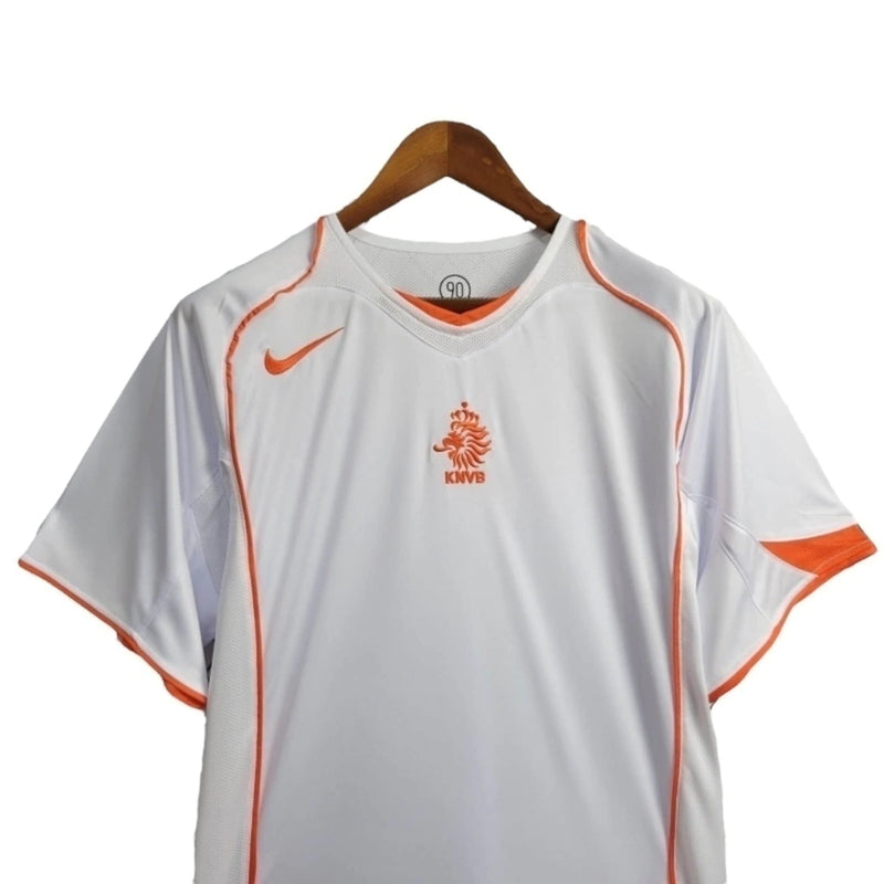 Camisa Retrô Seleção da Holanda II 2004 - Masculina - Branca com detalhes em laranja