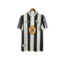 Camisa Newcastle Retrô 97/99 - Masculina - Branca com listras pretas