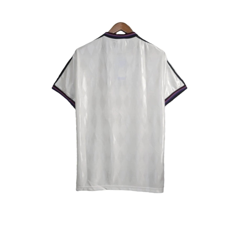Camisa Retrô Bayern de Munique 1996/1998 - Torcedor - Branca com detalhes em azul e vermelho e preto