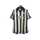 Camisa Newcastle Retrô 2000/01 - Masculina - Branca com listras pretas e detalhes em azul