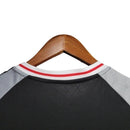 Camisa Japão Edição especial 24/25 - Torcedor Masculina - Preta e cinza com detalhes em branco e vermelho