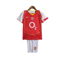 Kit Infantil Retrô Arsenal I 2004/2005 - Vermelho com detalhes em branco e amarelo